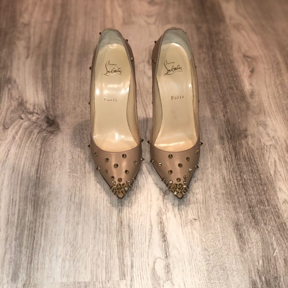 Women Christian louboutin heals
